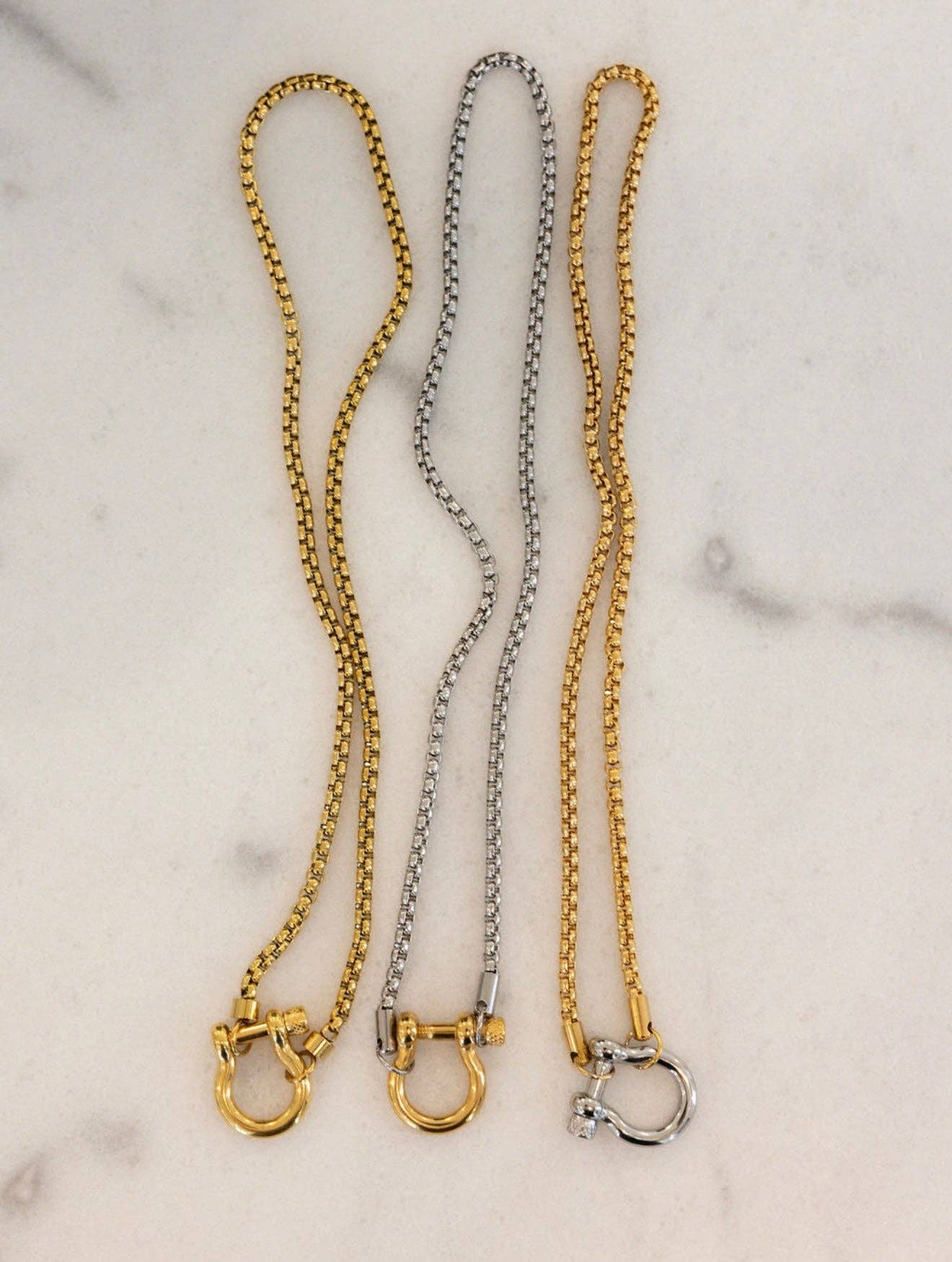 CHANSUTTPEARLS-LOCKET NECKLACE: GOLD NECKLACE WITH SILVER PENDANT