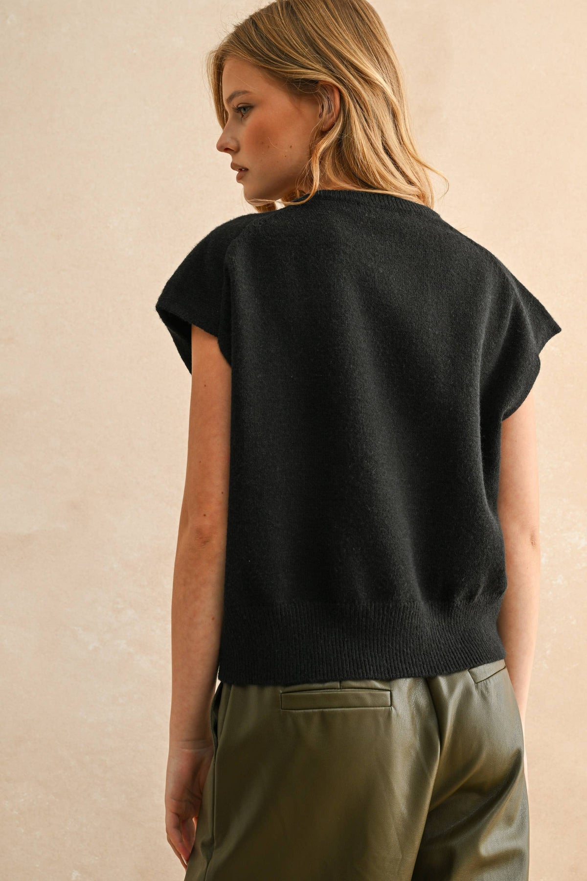 LOOSE FIT SHORT SLEEVE SWEATER : Black