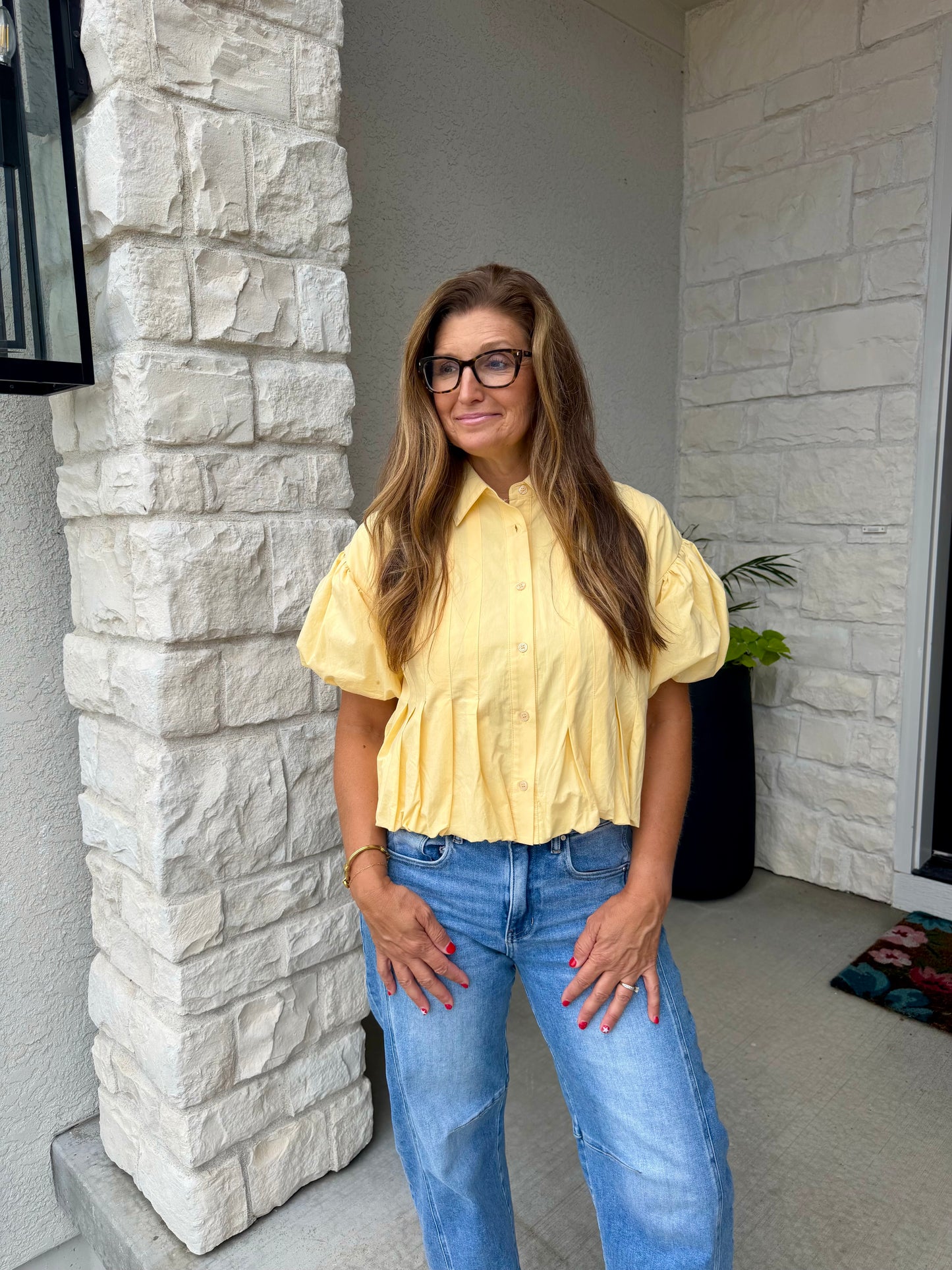 PLEATED BUBBLE HEM BUTTON DOWN TOP YELLOW