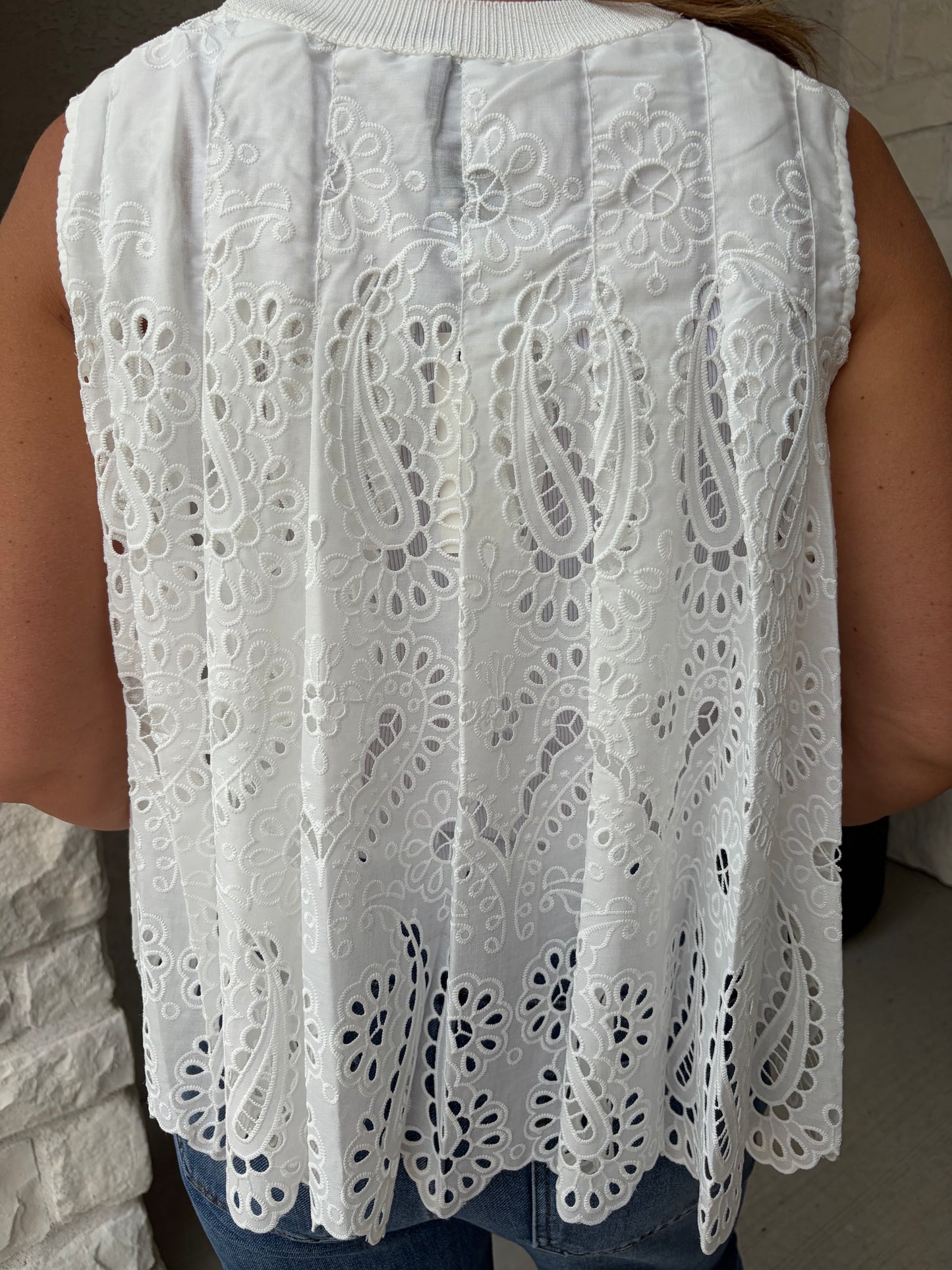 Pleated Eyelet Back Sleeveless Sweater: White