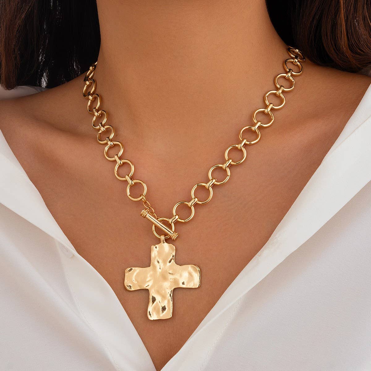 NOTABLE HAMMERED CROSS FRONT TOGGLE NECKLACE |GOLD