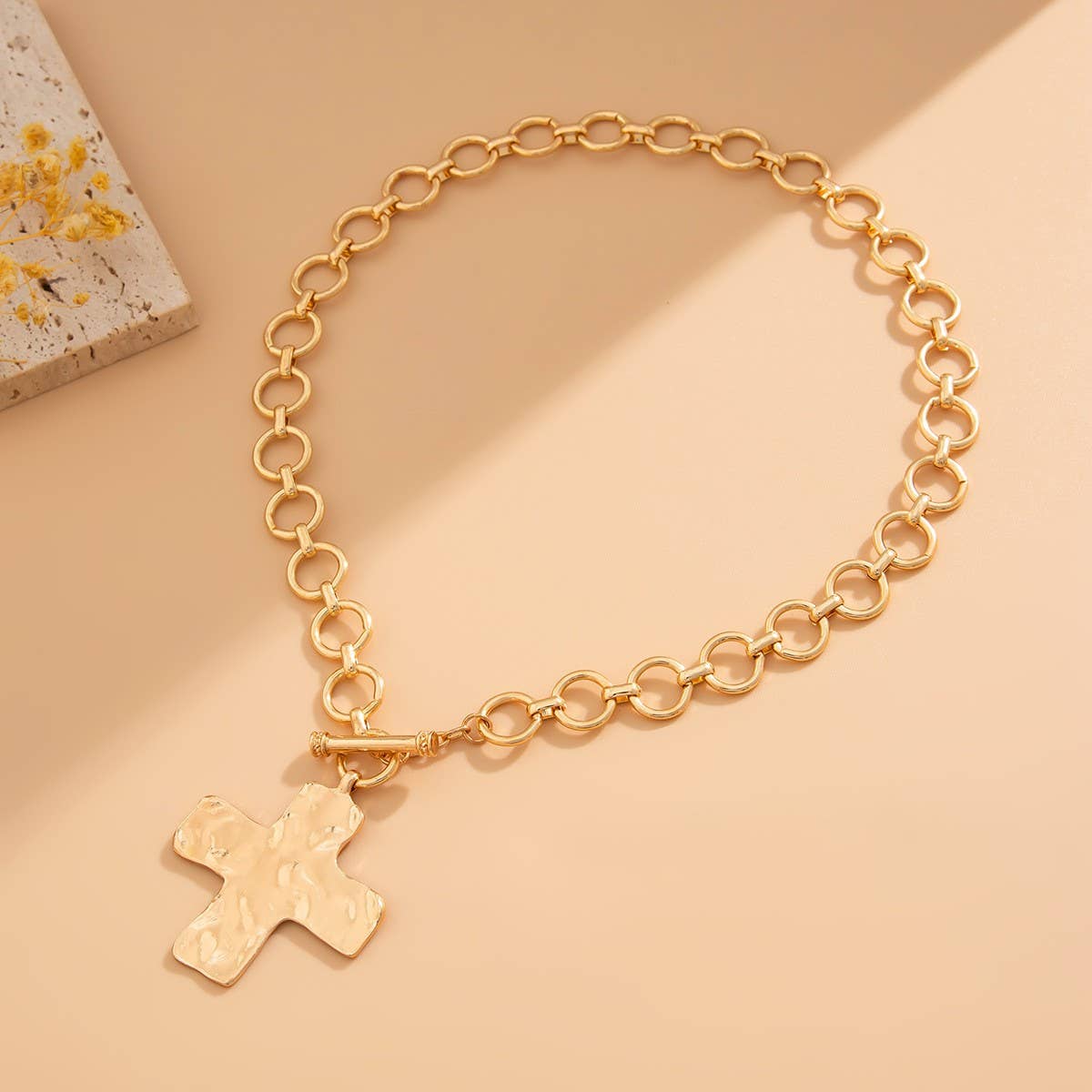 NOTABLE HAMMERED CROSS FRONT TOGGLE NECKLACE |GOLD