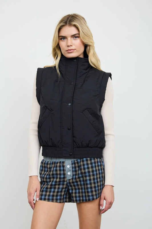 MOCK NECK SNAP PUFFER VEST-BLACK