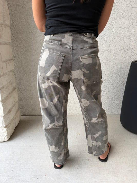 CAMOUFLAGE PRINT DENIM WITH BELT PANTS