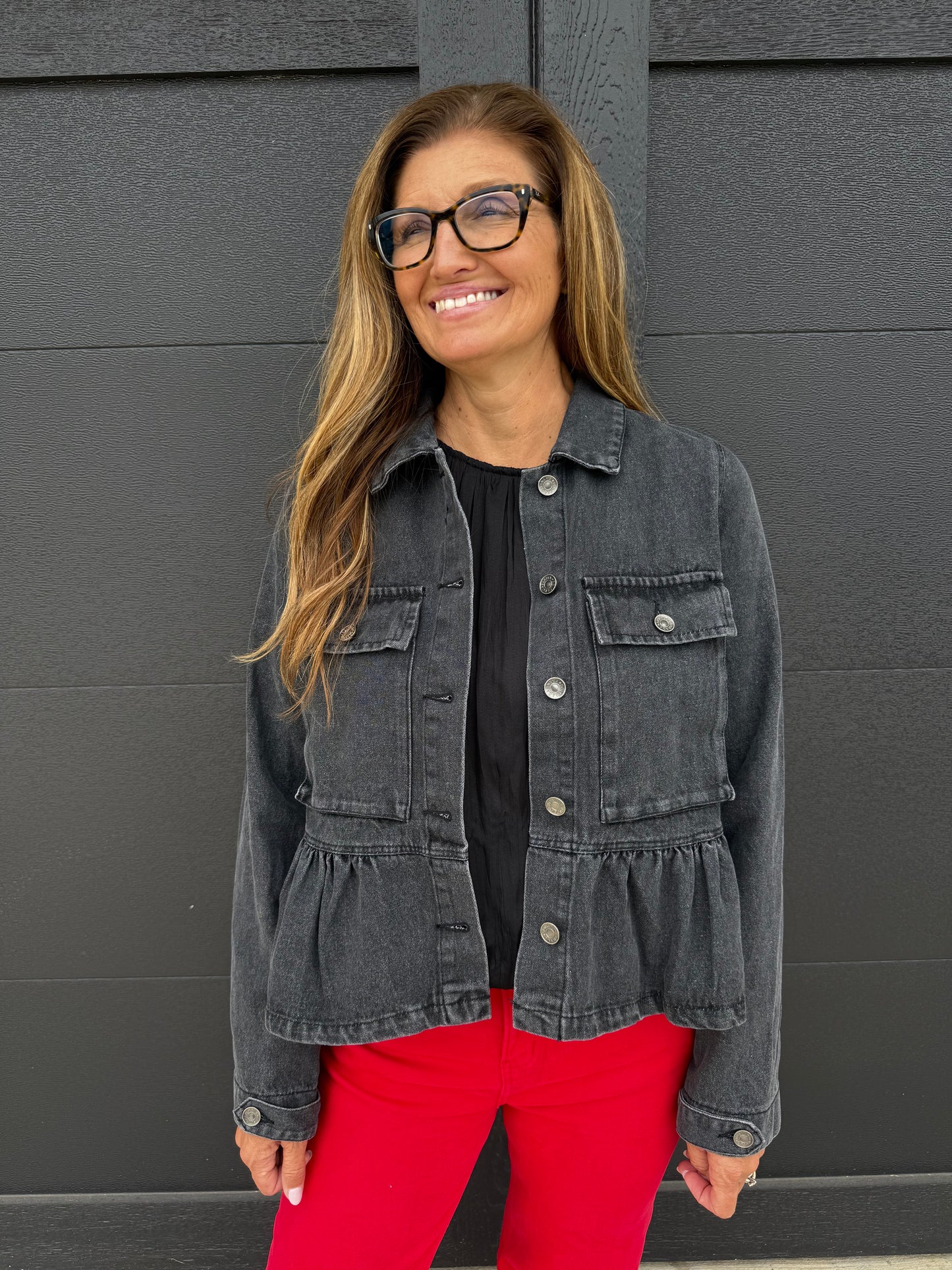 DENIM PEPLUM HEM FRONT BUTTON JACKET WITH POCKETS: BLACK