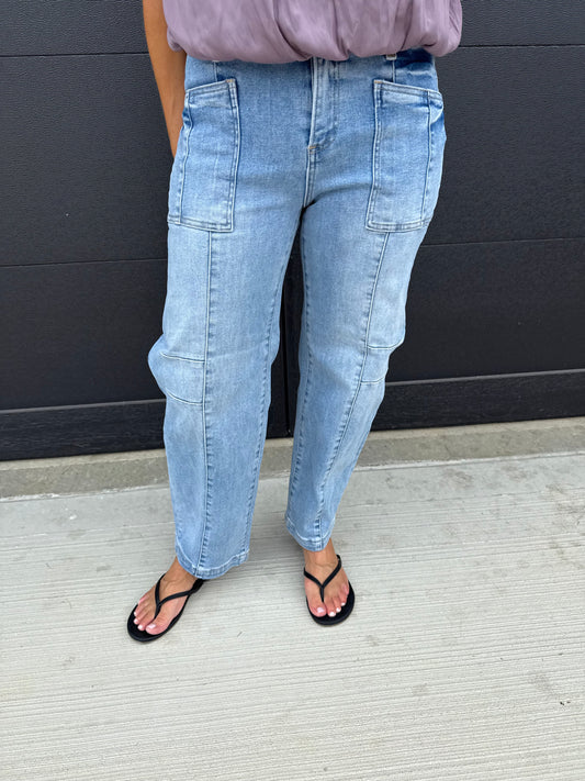 Patch Pocket Ankle Barrel Jeans -Light