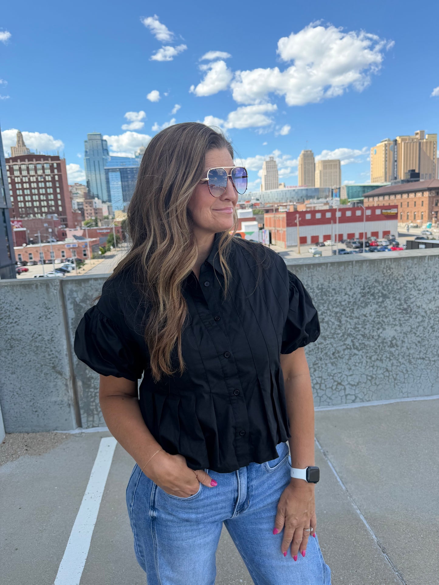 PLEATED BUBBLE HEM BUTTON DOWN TOP: BLACK