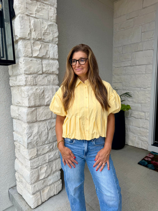 PLEATED BUBBLE HEM BUTTON DOWN TOP YELLOW