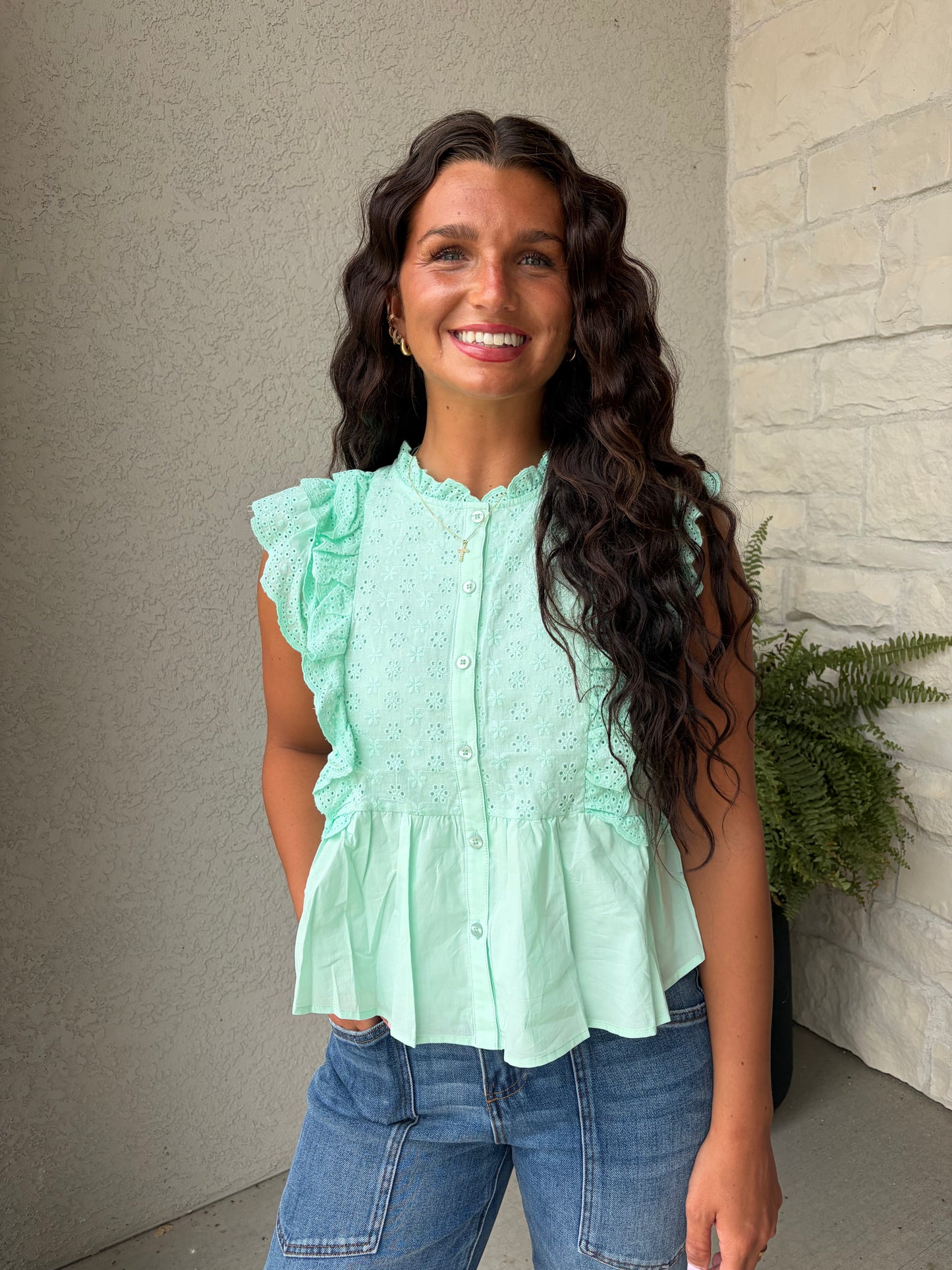 EYELET BUTTON DOWN PEPLUM TOP : MINT