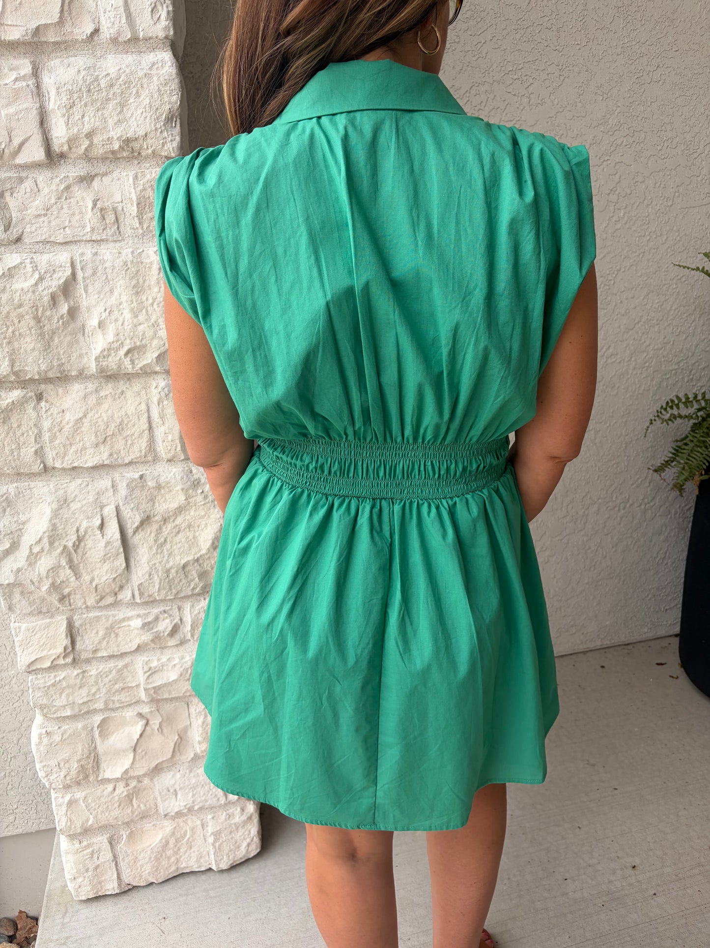 Sleeveless Button-Up Dress: GREEN