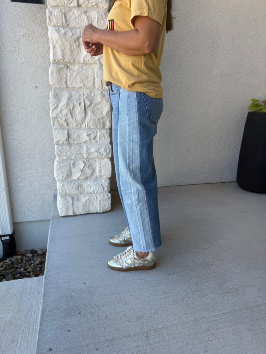 HIGH RISE TWO TONE BARREL LEG JEANS SIZES 26-32