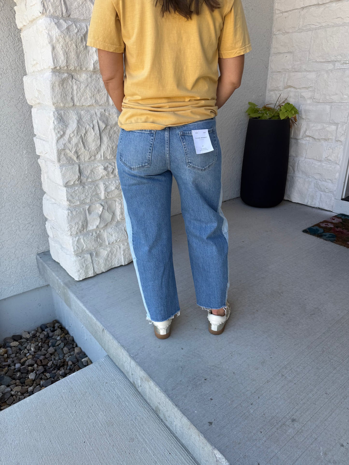 HIGH RISE TWO TONE BARREL LEG JEANS SIZES 26-32