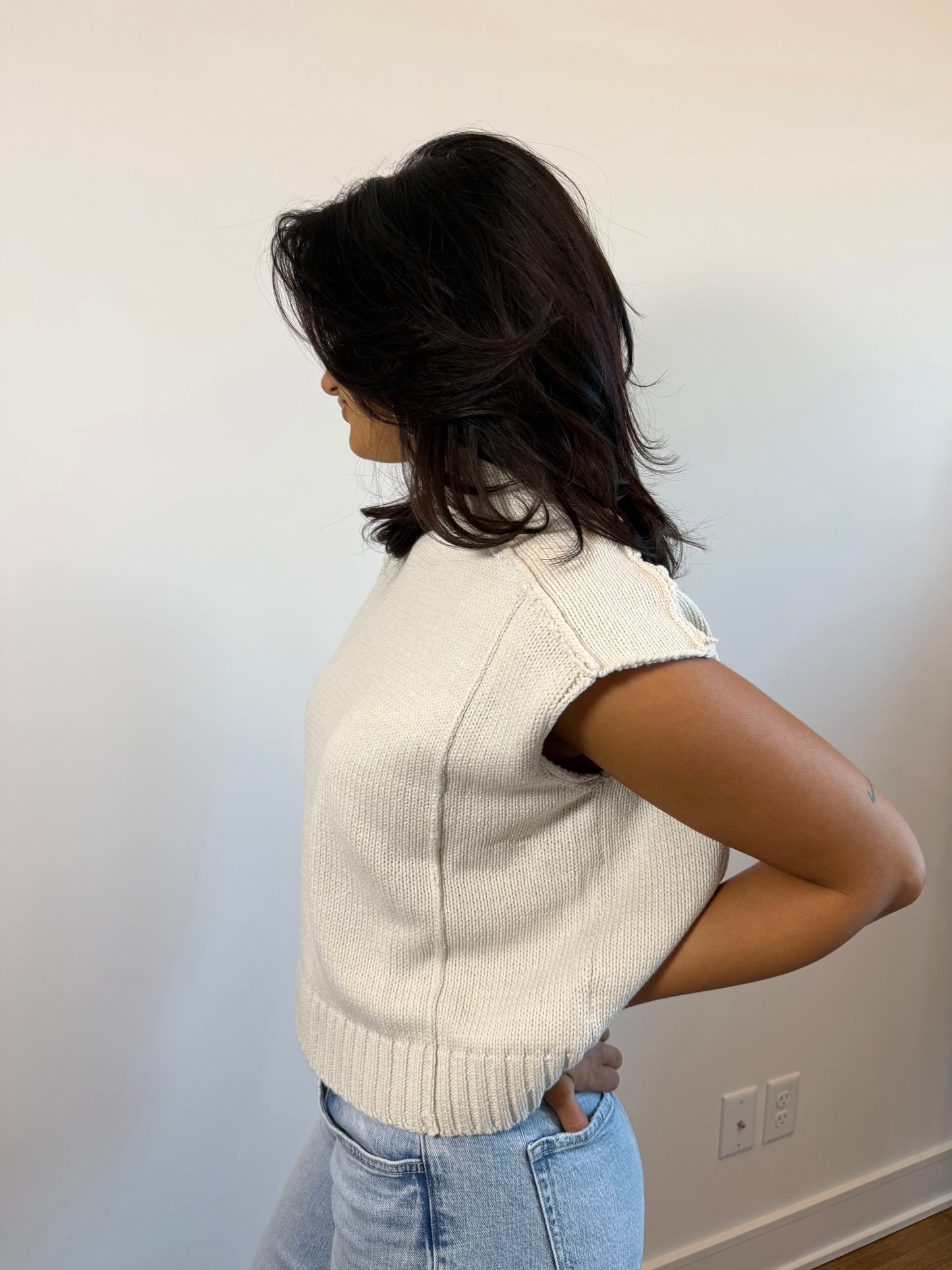 Highneck sleeveless knitted sweater