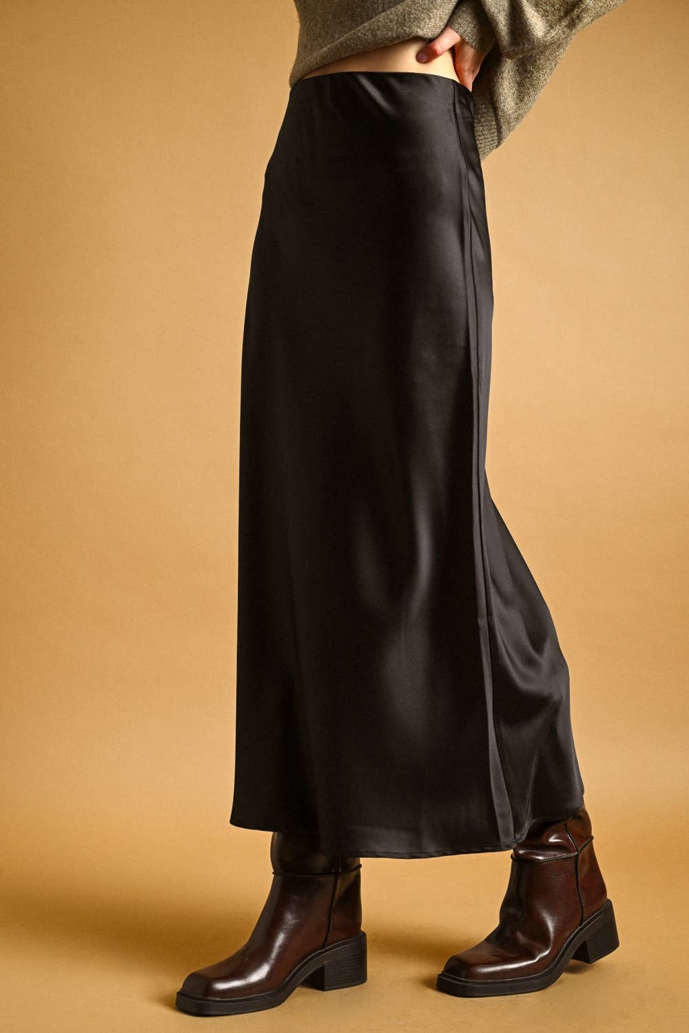 SATIN MAXI SKIRT: BLACK