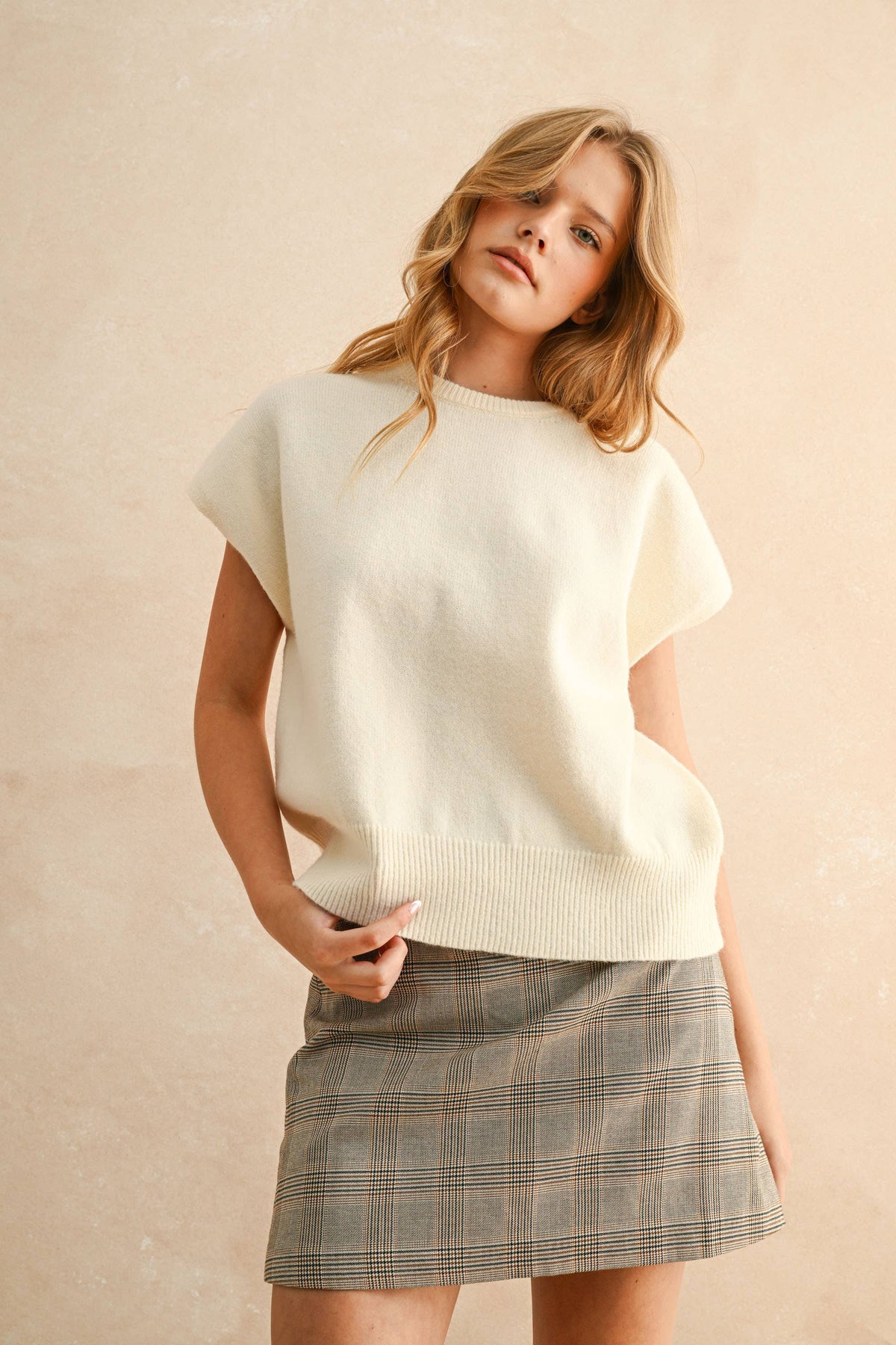 LOOSE FIT SHORT SLEEVE SWEATER TOP : CREAM
